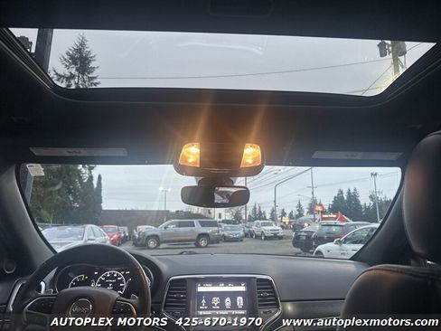 Used 2018 Jeep Grand Cherokee Limited image 18