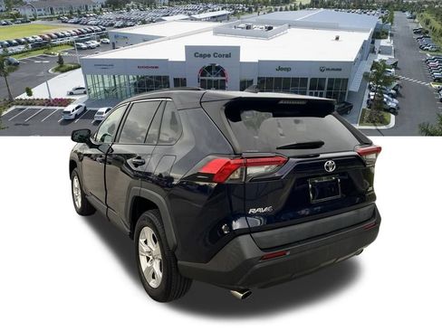 Used 2021 Toyota RAV4 XLE w/ Convenience Package FWD image 9