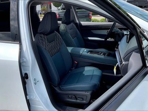 Used 2025 Nissan Murano Platinum w/ Cargo Package image 25