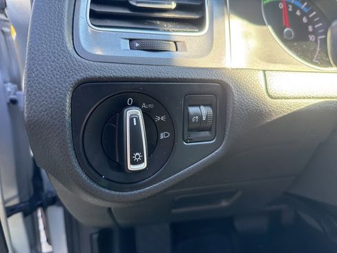 Used 2015 Volkswagen e-Golf SEL Premium image 31