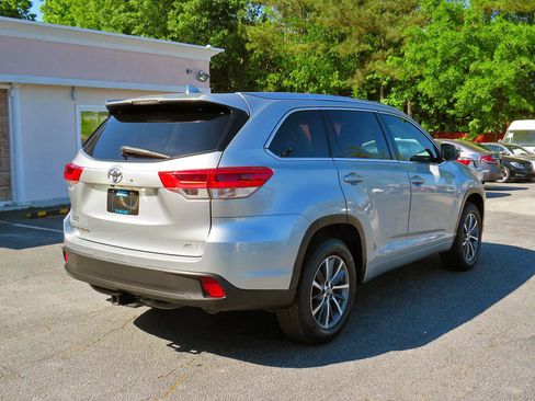 Used 2018 Toyota Highlander XLE image 7