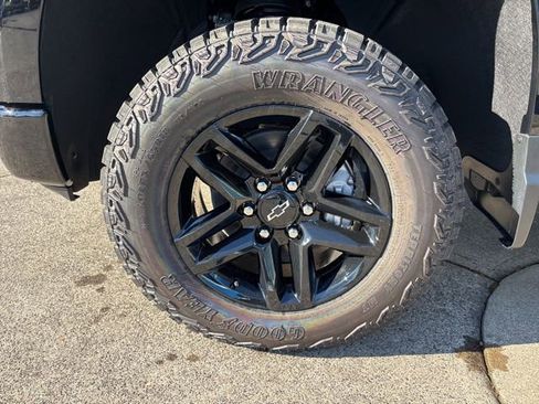 New 2026 Chevrolet Silverado 1500 Custom Trail Boss w/ Dark Appearance Package AWD/4WD image 12