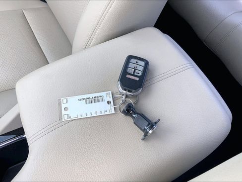 Used 2016 Honda Accord Touring image 15
