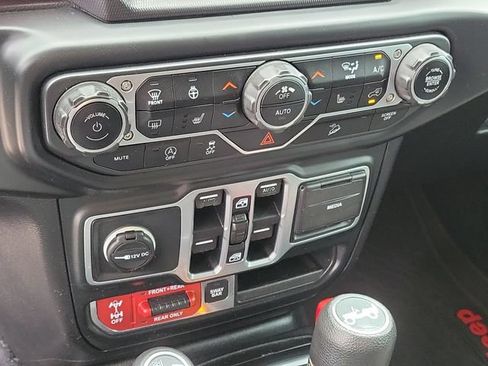 Used 2018 Jeep Wrangler Unlimited Rubicon AWD/4WD image 17