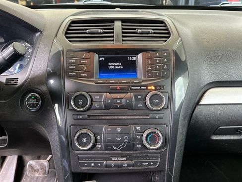 Used 2017 Ford Explorer XLT image 16