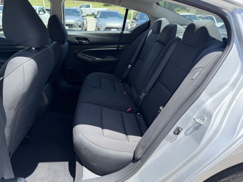 Used 2025 Nissan Altima 2.5 SV FWD image 10