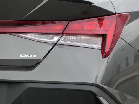 New 2025 Hyundai Elantra SEL image 3