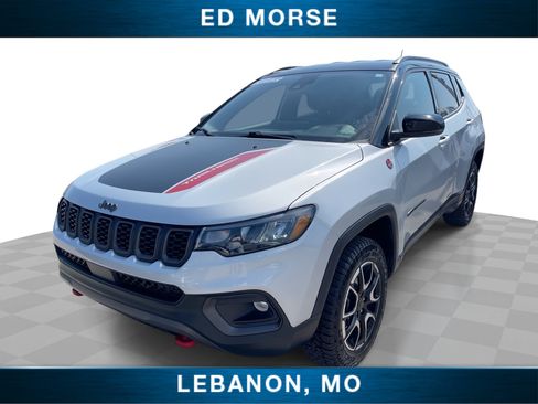 Used 2026 Jeep Compass Trailhawk AWD/4WD image 1