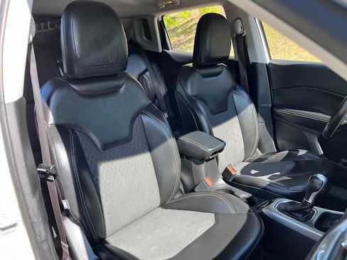 Used 2019 Jeep Compass Latitude w/ Popular Equipment Group AWD/4WD image 39