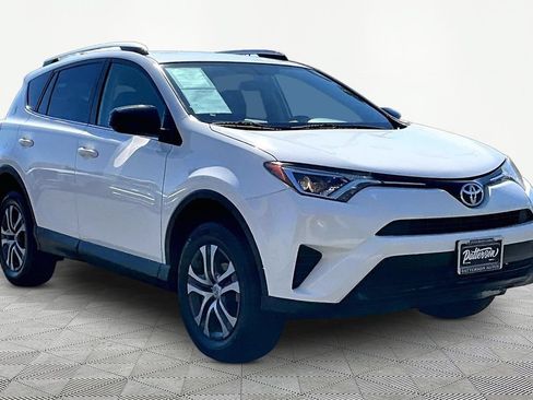 Used 2016 Toyota RAV4 LE FWD image 6