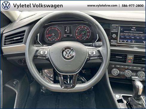 Used 2020 Volkswagen Jetta SE w/ SE Cold Weather Package image 13
