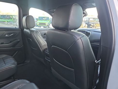 Used 2022 Chevrolet Traverse RS image 80