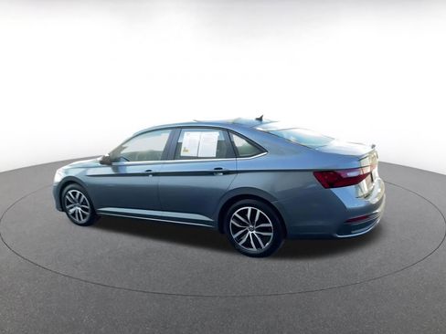 Used 2025 Volkswagen Jetta SE image 9
