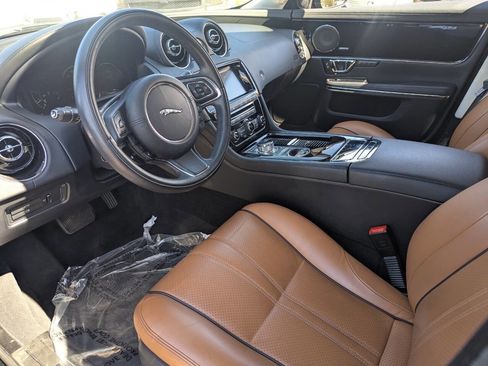 Used 2019 Jaguar XJ R-Sport image 22