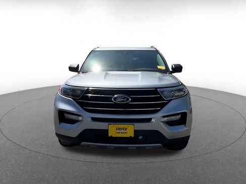 Used 2024 Ford Explorer XLT w/ Equipment Group 202A RWD image 3