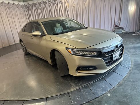 Used 2018 Honda Accord Touring image 3