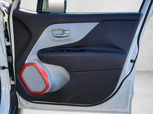 Used 2017 Jeep Renegade Limited image 15