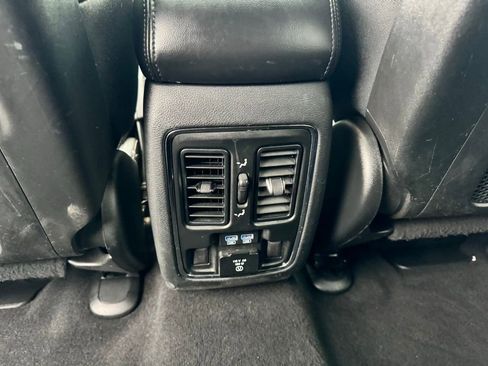 Used 2019 Jeep Grand Cherokee Limited AWD/4WD image 16