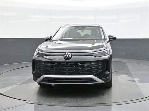 New 2026 Volkswagen Tiguan SE image 2