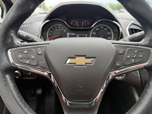 Used 2017 Chevrolet Cruze Premier FWD image 22