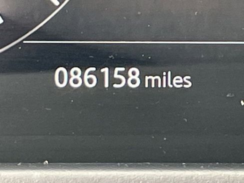 Used 2018 Land Rover Range Rover Velar S image 8