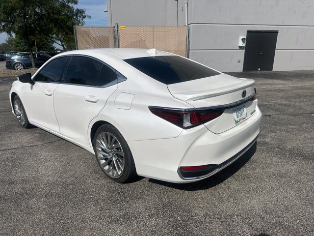 Used 2023 Lexus ES 300h Ultra Luxury w/ Accessory Package (Z1) FWD image 5