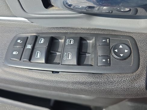 Used 2021 RAM 1500 Classic SLT AWD/4WD image 27