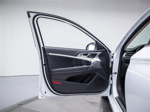 New 2026 Genesis G70 2.5T Prestige image 32