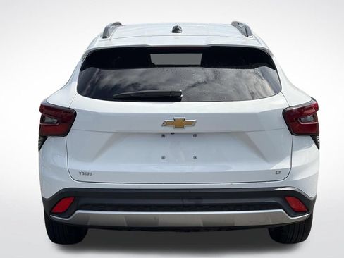 Used 2025 Chevrolet Trax LT w/ LT Convenience Package FWD image 8
