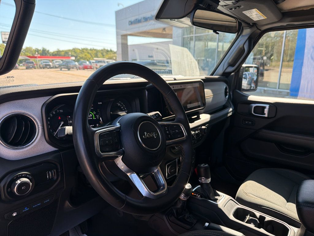 Used 2024 Jeep Wrangler Unlimited Sahara AWD/4WD image 27