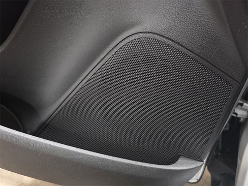 Certified 2020 Chevrolet Trax LT w/ LT Convenience Package image 28