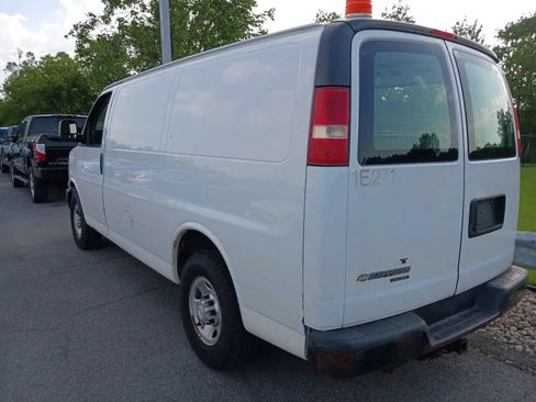 Used 2015 Chevrolet Express 2500 RWD image 4