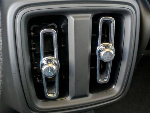 Used 2025 Volvo XC40 B5 Plus w/ Climate Package image 18