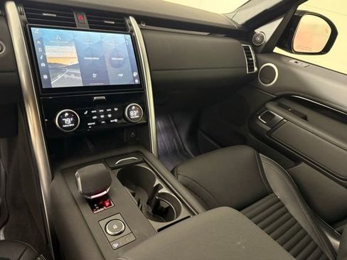 Certified 2025 Land Rover Discovery S image 23
