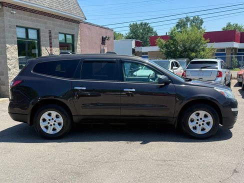 Used 2017 Chevrolet Traverse LS w/ LPO, 'HIT The Road' Package AWD/4WD image 4