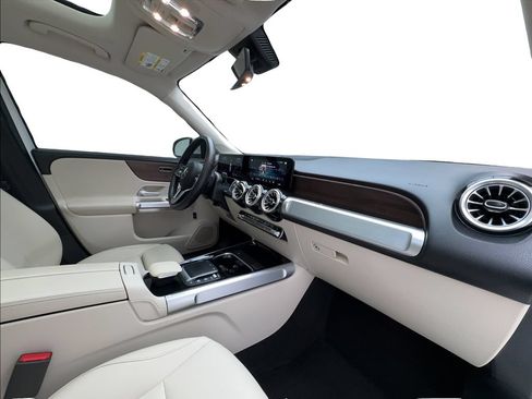 Used 2022 Mercedes-Benz GLB 250 4MATIC w/ Premium Package Lite image 30