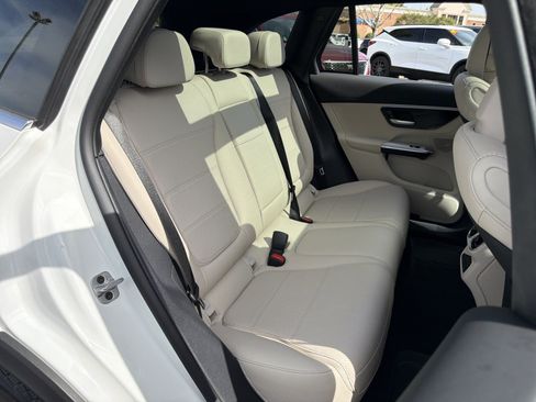 Used 2025 Mercedes-Benz GLC 350e 4MATIC image 15