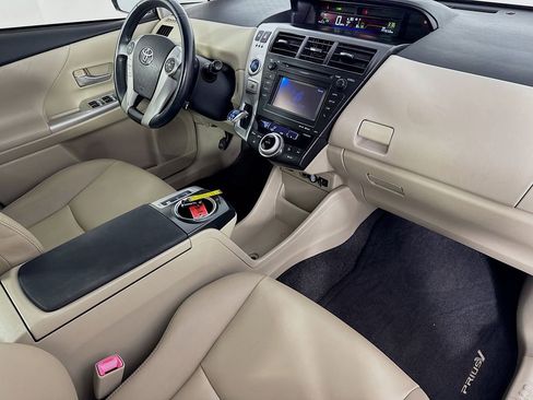 Used 2014 Toyota Prius V Five image 33