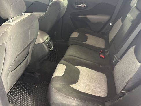 Used 2014 Jeep Cherokee Latitude w/ Comfort/Convenience Group AWD/4WD image 12