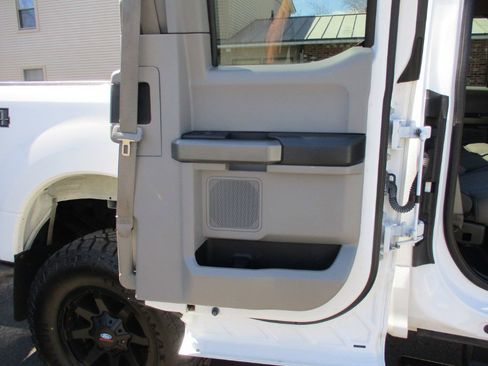 Used 2017 Ford F250 XLT w/ XLT Value Package image 26