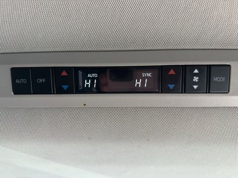 Used 2024 Toyota Sienna XLE image 32