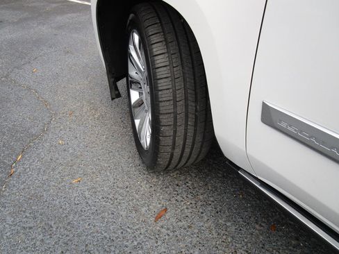 Used 2019 Cadillac Escalade ESV Platinum image 43