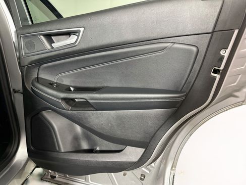 Used 2020 Ford Edge Titanium FWD image 29