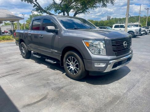 Used 2024 Nissan Titan SV w/ SV Convenience Package RWD image 6