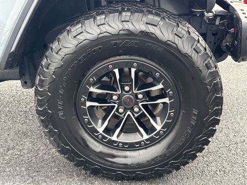 Used 2025 Jeep Wrangler Unlimited Rubicon AWD/4WD image 9