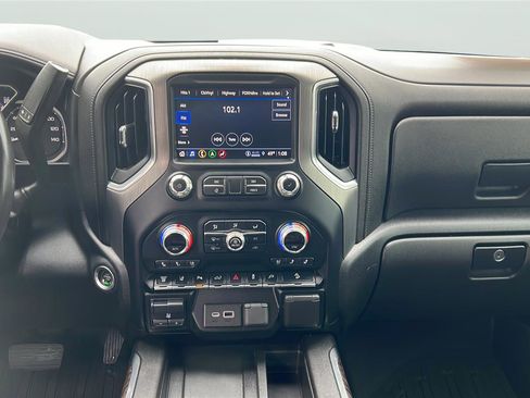 Used 2022 GMC Sierra 3500 Denali w/ Technology Package AWD/4WD image 10