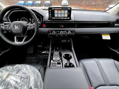 New 2025 Honda Pilot Touring image 12