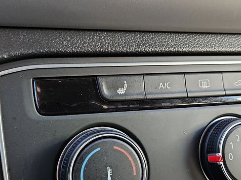 Used 2022 Volkswagen Atlas Cross Sport SE image 19