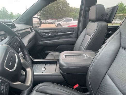 Used 2023 GMC Yukon Denali w/ Advanced Technology Package AWD/4WD image 9