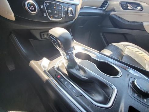 Used 2023 Chevrolet Traverse LS FWD image 15
